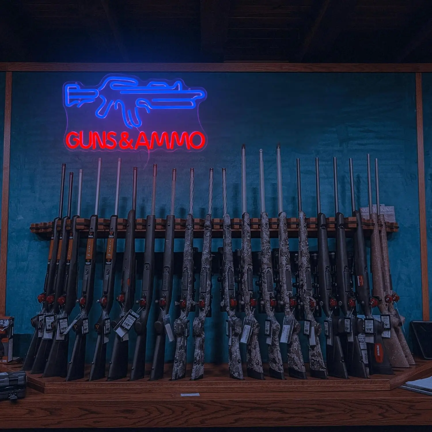 Gun Shop Neon Sign USB Powered - مراجعة Hunting Outdoor Stores وسعره